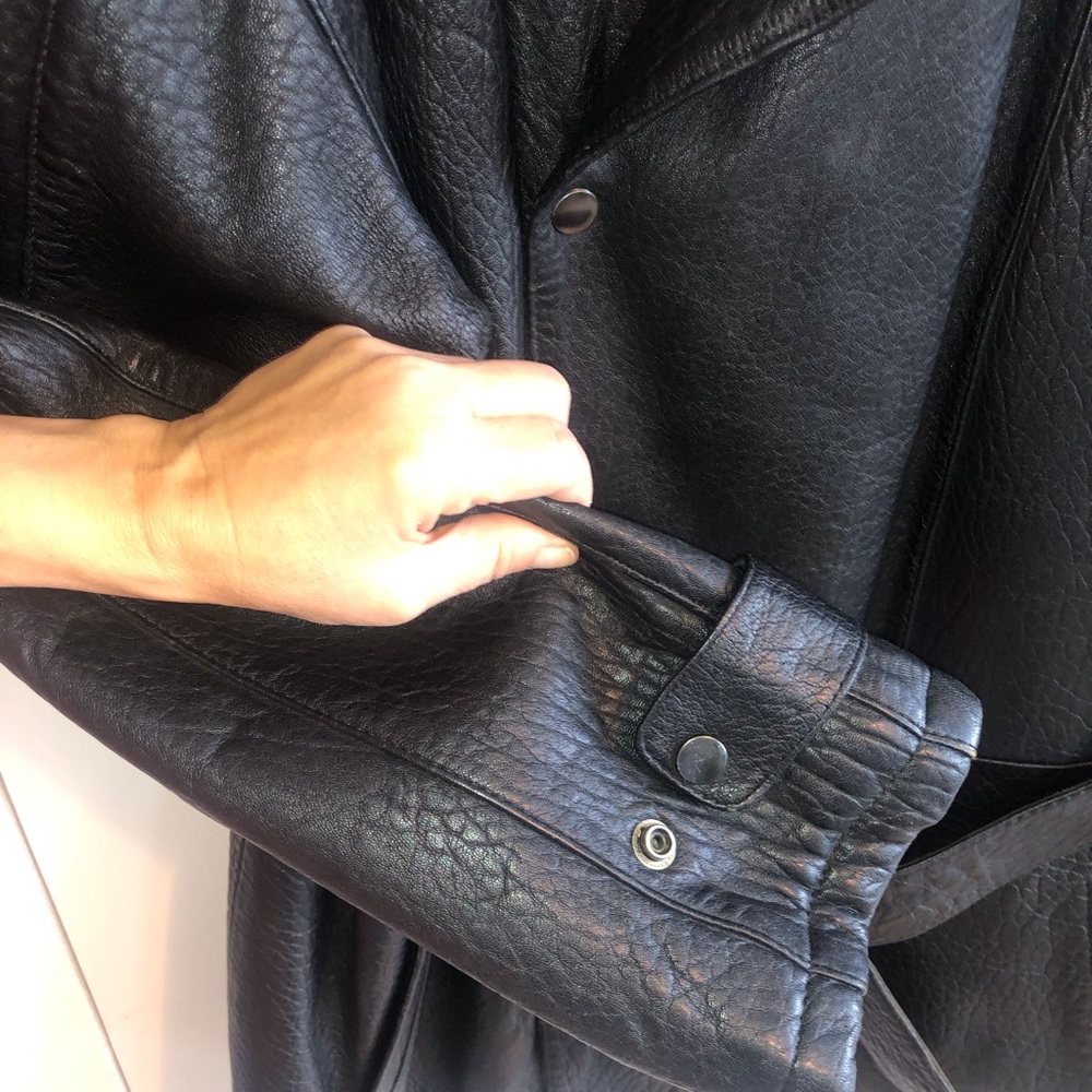 Men’s distressed black leather belted coat-XL Excellent cond-SMOKE/PET FREE HOME